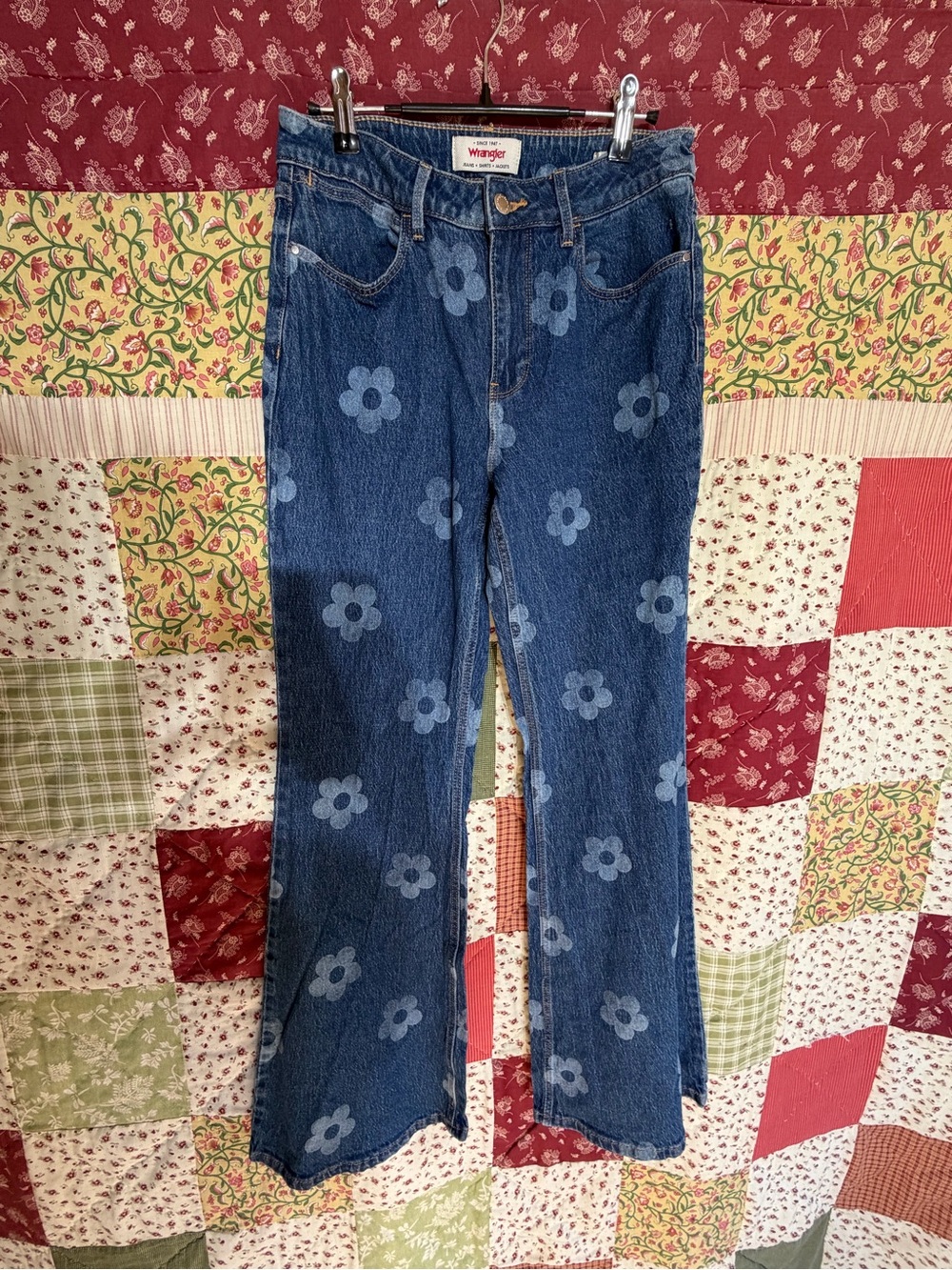 Wrangler high-rise fierce flare flower jeans 4x32
